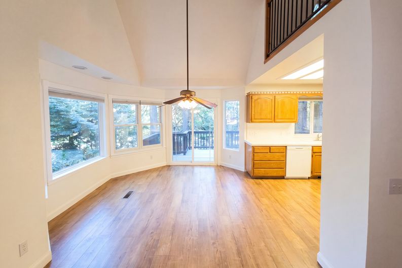Photo 8 of 31 of 472 Brentwood Dr, Lake Arrowhead, CA