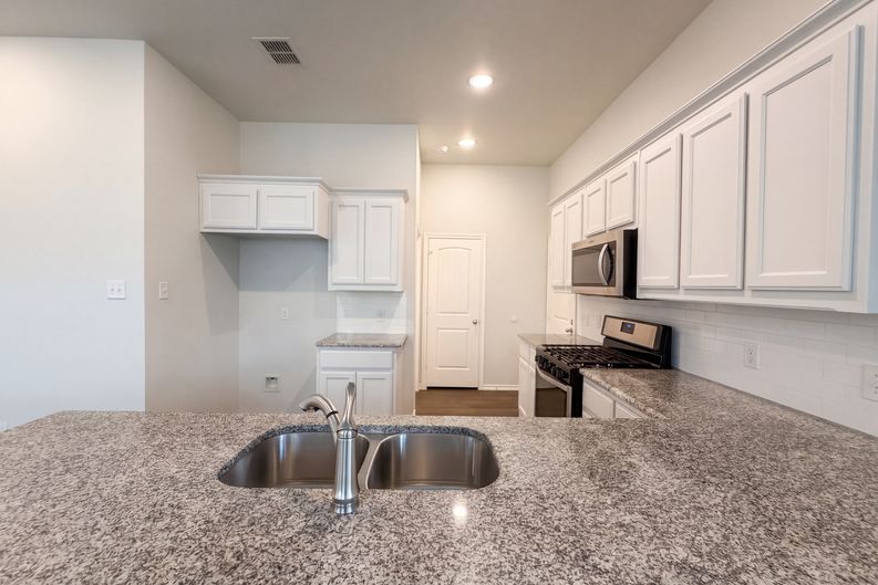 Photo 7 of 21 of 2825 Journey Ln, Crandall, TX