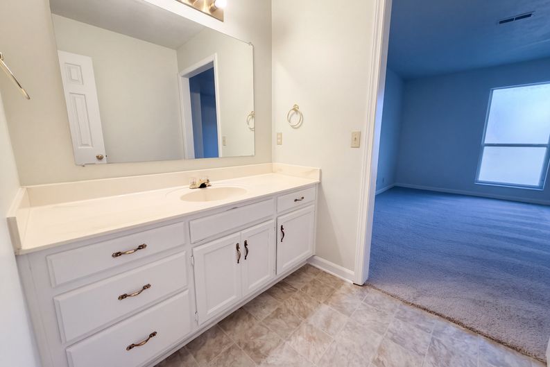 Photo 8 of 16 of 1100 Burlingame Ct, Antioch, TN