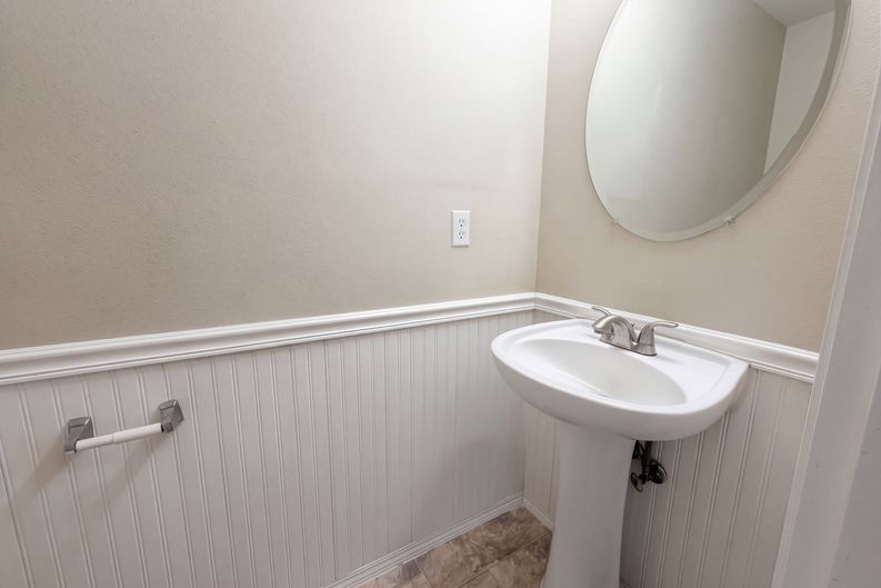 Photo 11 of 18 of 571 SW 207th Ave, Beaverton, OR