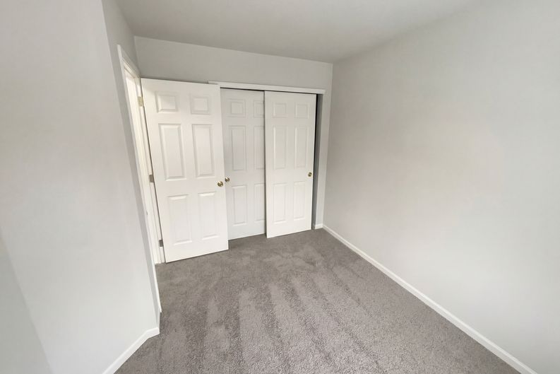 Photo 22 of 24 of 4925 Pembridge Dr, Indianapolis, IN