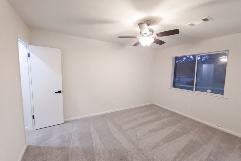 Photo 5 of 14 of 3118 Caliente Ln, Rex, GA