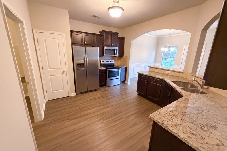 Photo 20 of 23 of 4473 Ravenwood Dr, Union City, GA