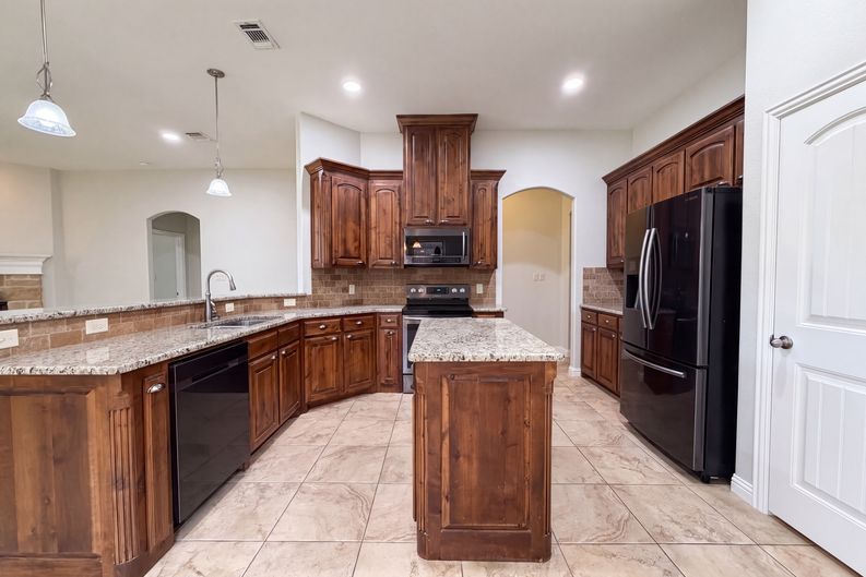 Photo 6 of 19 of 120 Donna Cir, Granbury, TX