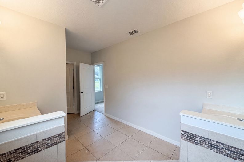 Photo 18 of 22 of 4876 Grassy Knoll Dr, Tavares, FL