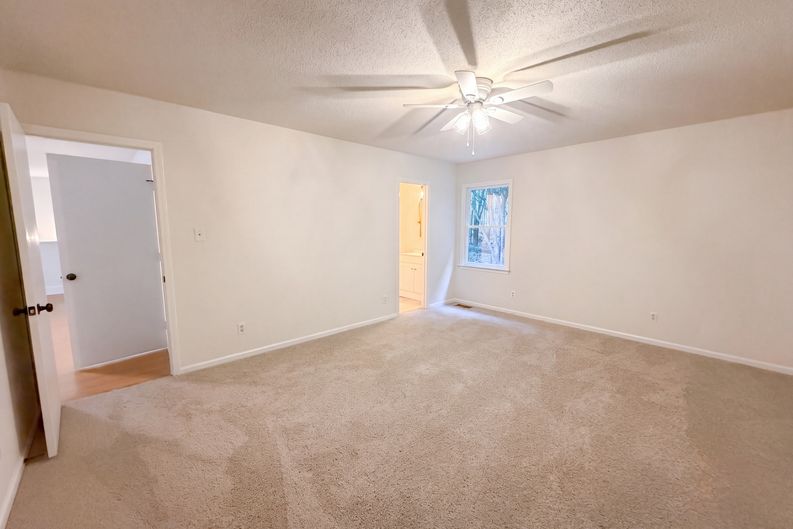 Photo 4 of 27 of 4043 Windward Dr, Tega Cay, SC