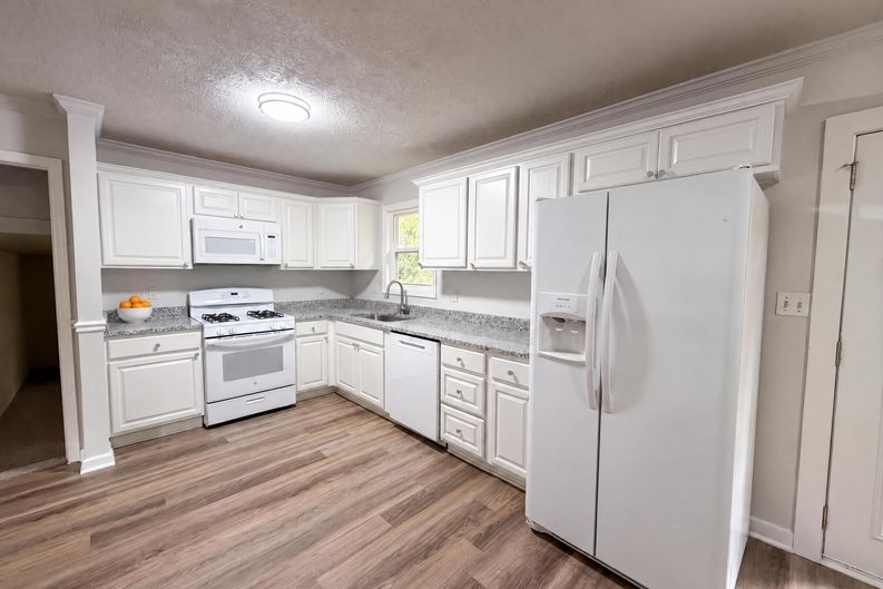 Photo 7 of 25 of 3691 Lavilla Dr, Powder Springs, GA