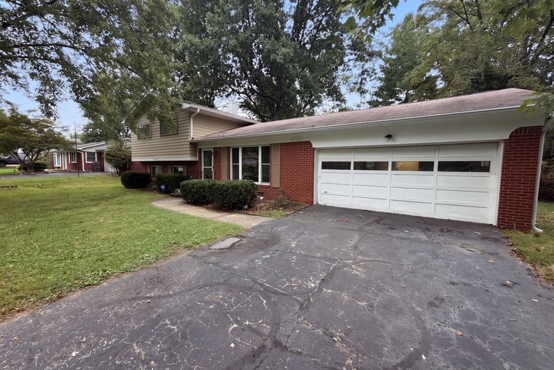 Photo 24 of 30 of 7116 Tina Dr, Indianapolis, IN