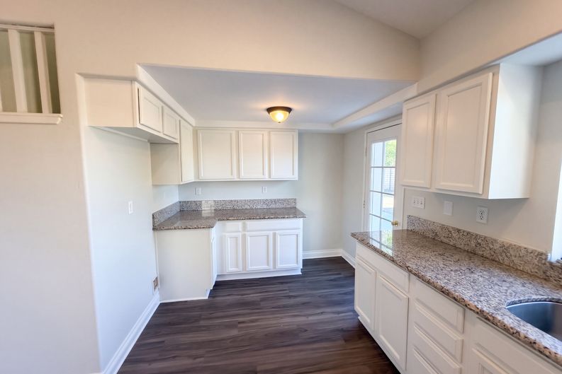 Photo 10 of 43 of 563 Tell Ln, Hemet, CA