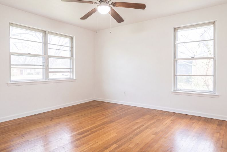 Photo 4 of 27 of 736 W Borden St, Sinton, TX