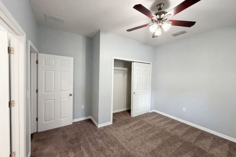 Photo 15 of 27 of 1013 W 11th St, Sanford, FL