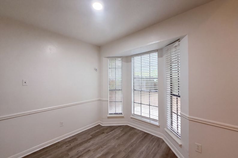 Photo 6 of 19 of 3714 Saint William Ln, Houston, TX