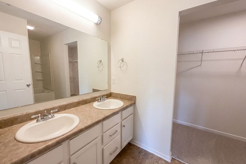 Photo 14 of 19 of 644 Carybrook Ct, York, SC