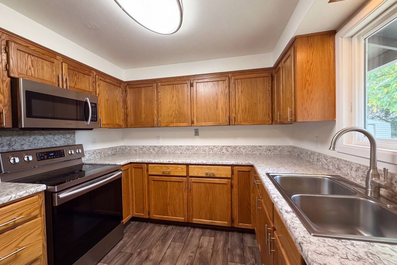 Photo 6 of 17 of 555 Matzen St, Saint Helens, OR