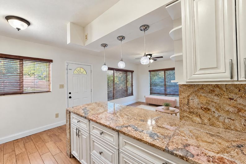Photo 6 of 27 of 3205 W Rogers Ave, Tampa, FL