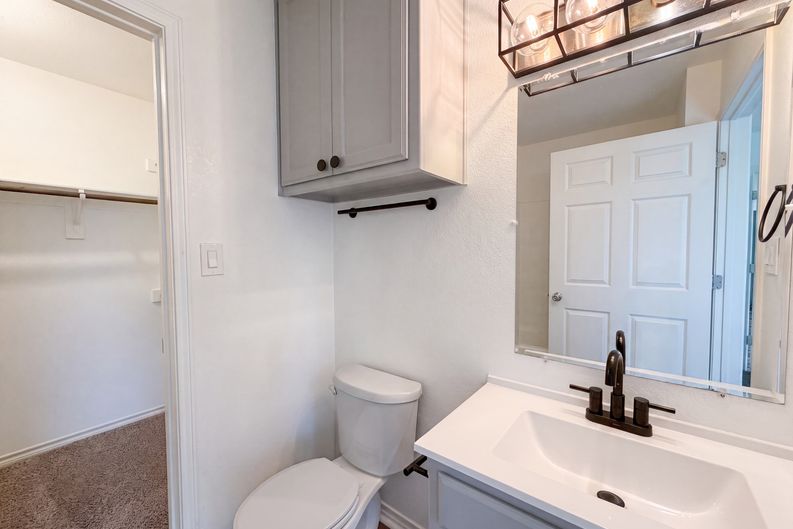 Photo 9 of 16 of 3132 Evangeline Rd, Fort Worth, TX