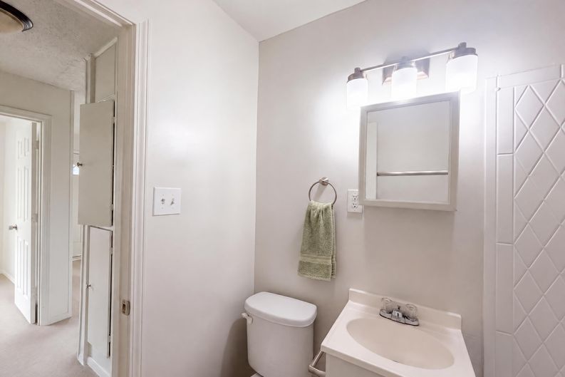 Photo 13 of 20 of 4770 Woodend Ave, Kansas City, KS