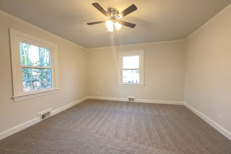 Photo 10 of 21 of 207 Gleneagles Rd E, Statesville, NC