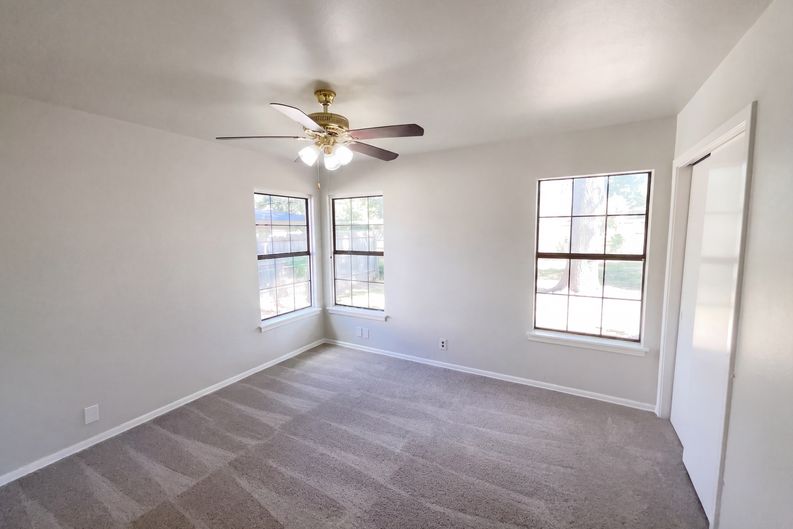 Photo 12 of 22 of 222 Colebrook Dr, San Antonio, TX