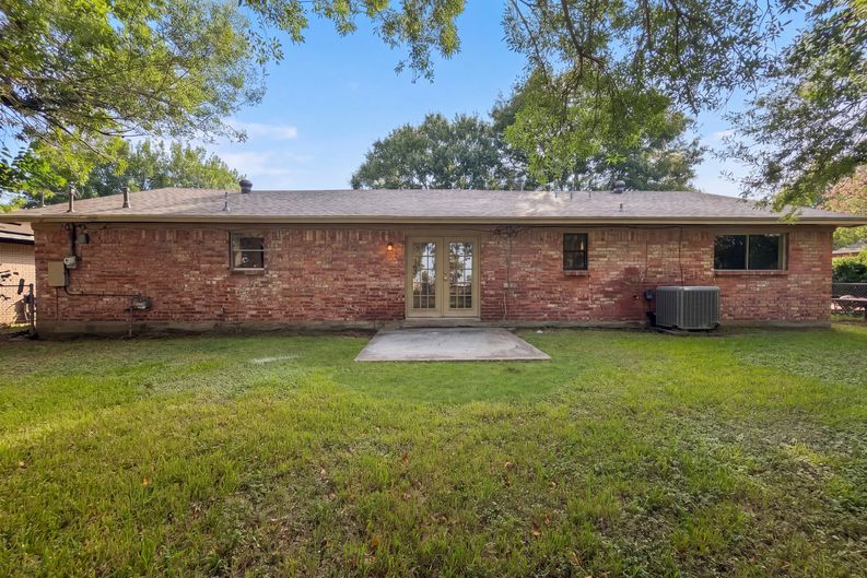 Photo 5 of 18 of 3506 Oxford Rd, Alvin, TX