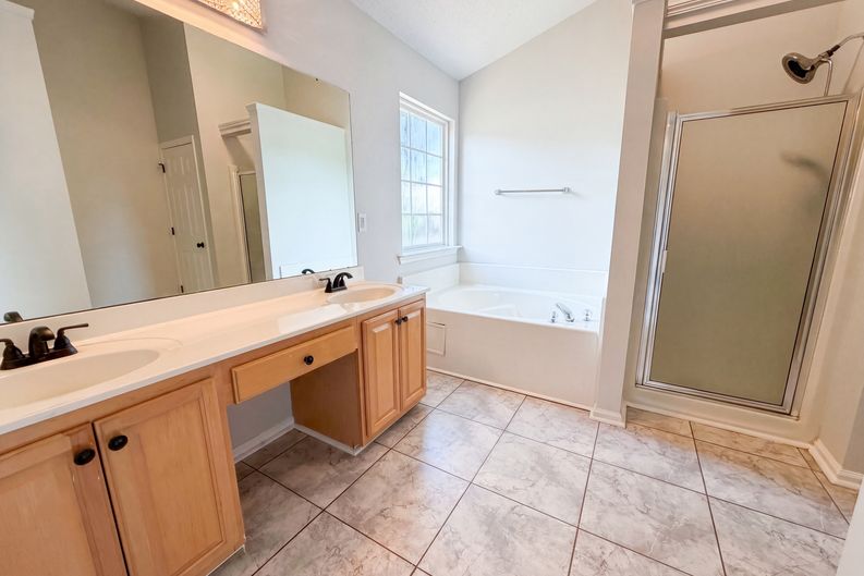 Photo 12 of 26 of 9 Bluff Ridge Ct, Greenville, SC