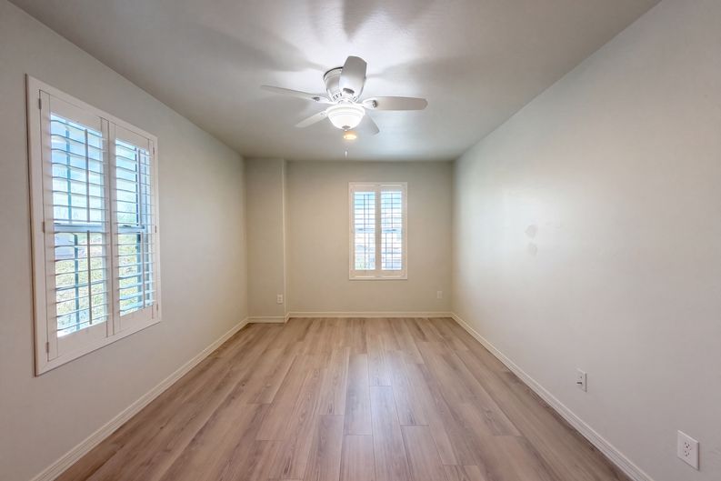 Photo 17 of 30 of 841 E Gary Ln, Phoenix, AZ