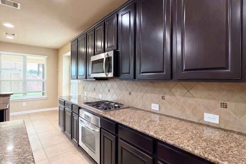 Photo 12 of 40 of 9003 Newcroft Ct, Tomball, TX