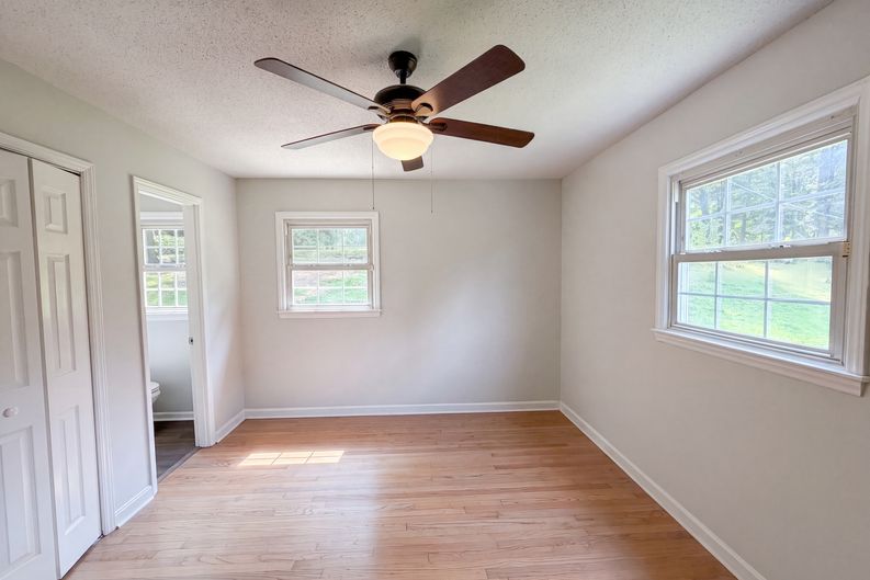 Photo 13 of 17 of 529 Timberlane Dr, Mount Holly, NC