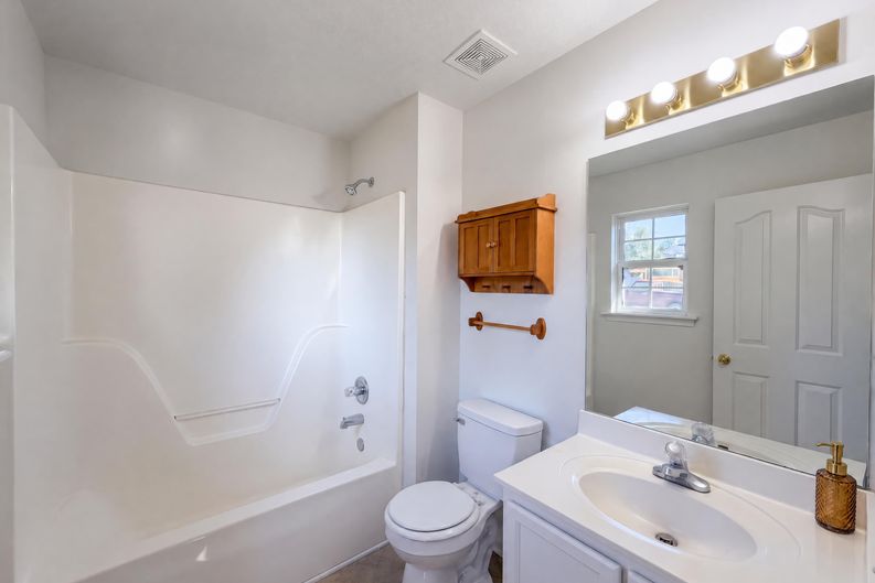 Photo 14 of 16 of 1303 St Hubbins Dr, La Vergne, TN