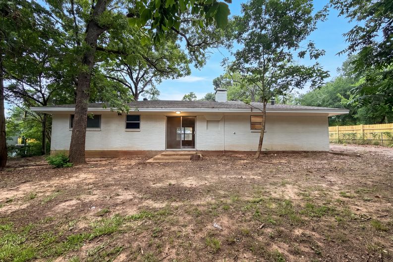 Photo 5 of 18 of 437 Denison Dr, Pottsboro, TX