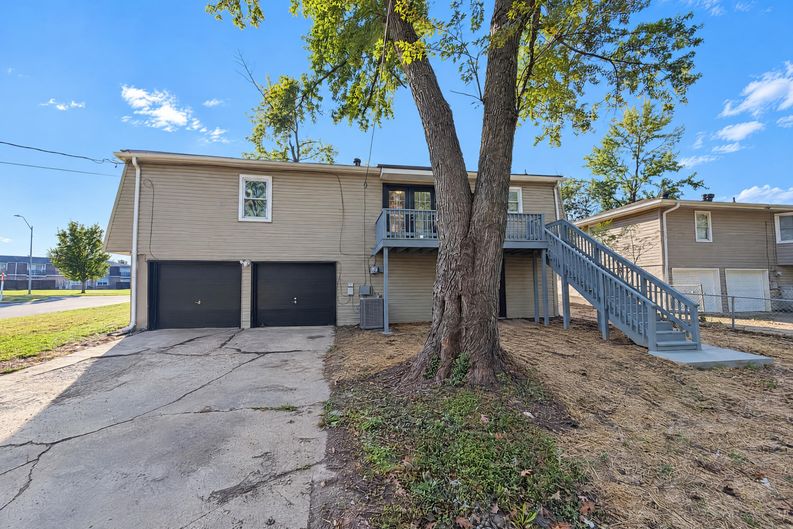 Photo 14 of 17 of 1400 NW 65th Ter, Kansas City, MO