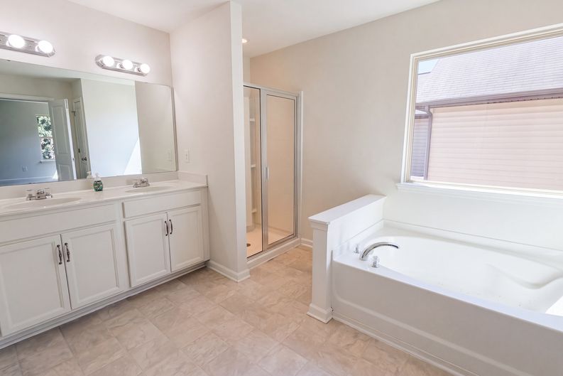 Photo 12 of 24 of 3807 Ernie Dr, Charlotte, NC