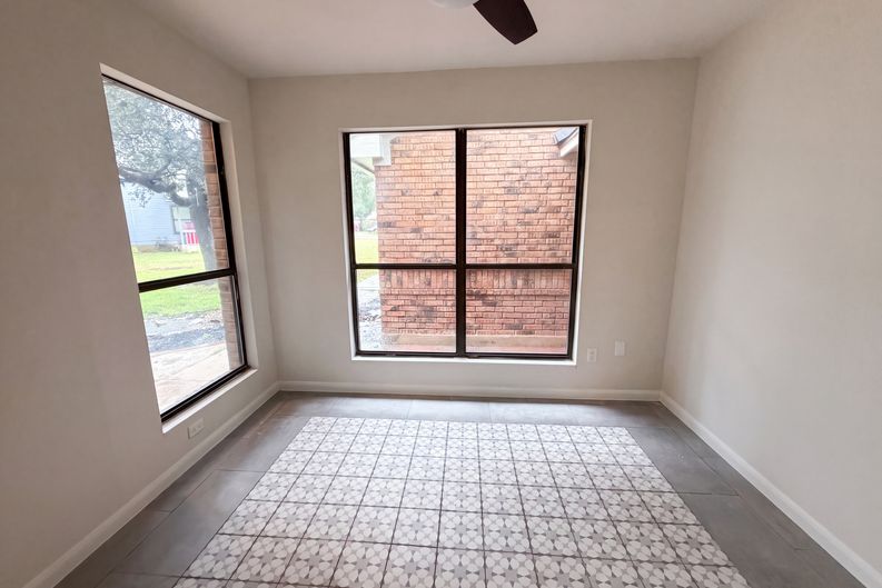Photo 6 of 24 of 1517 River Oak Dr, Leander, TX