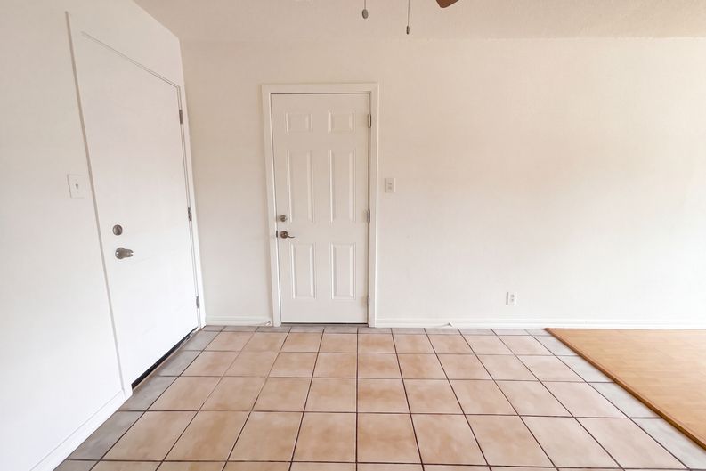 Photo 7 of 21 of 6920 Briggs Dr, Sacramento, CA