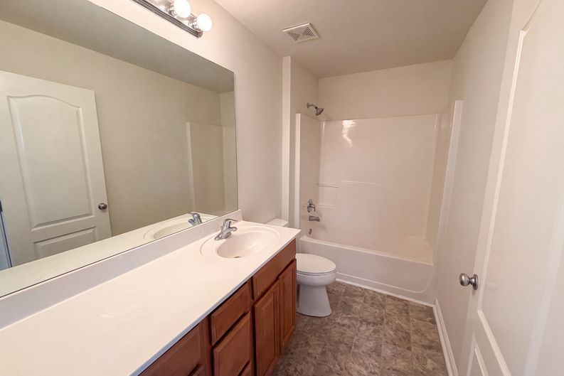 Photo 16 of 23 of 1019 Ivydale Cir, Lawrenceville, GA