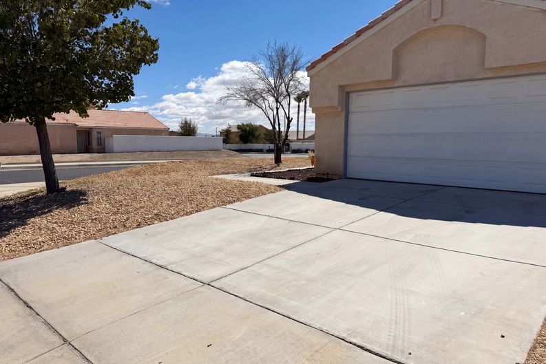 Photo 14 of 18 of 13577 Monterey Way, Victorville, CA