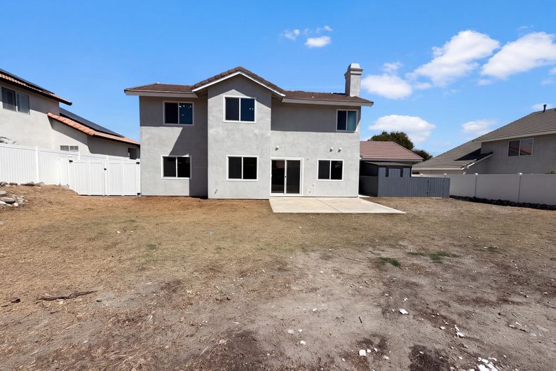 Photo 5 of 26 of 2371 W Via Bello Dr, Rialto, CA