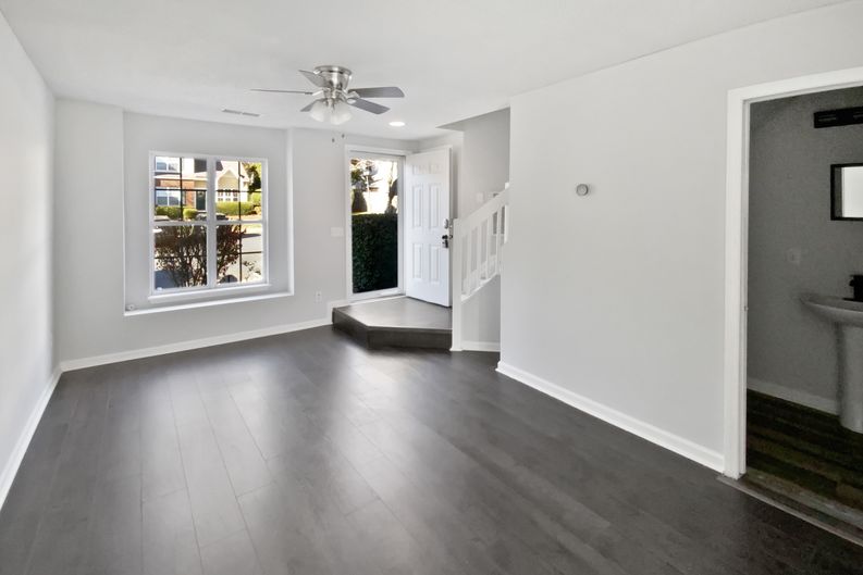 Photo 3 of 17 of 6086 Cougar Ln, Charlotte, NC