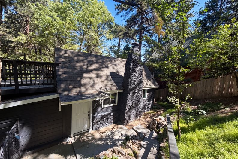 Photo 16 of 24 of 982 Oak Dr, Crestline, CA