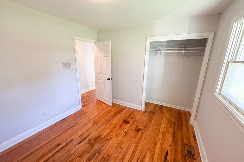 Photo 10 of 17 of 5110 Winston Dr, Indianapolis, IN