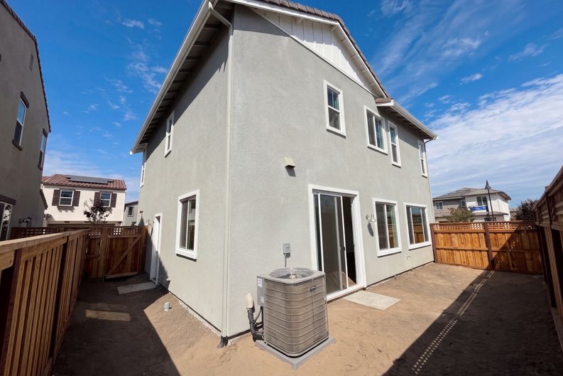 Photo 5 of 22 of 16213 Sculptor Ave, Lathrop, CA