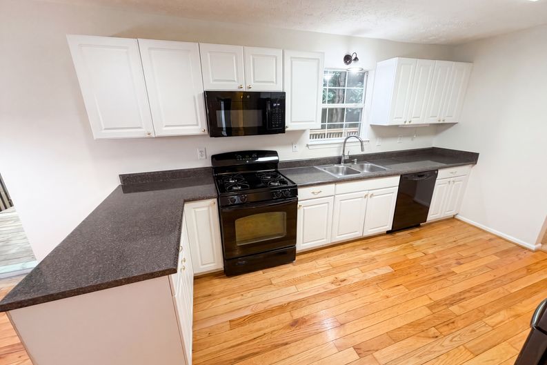 Photo 17 of 50 of 1800 Ivy Stone Ct, Buford, GA