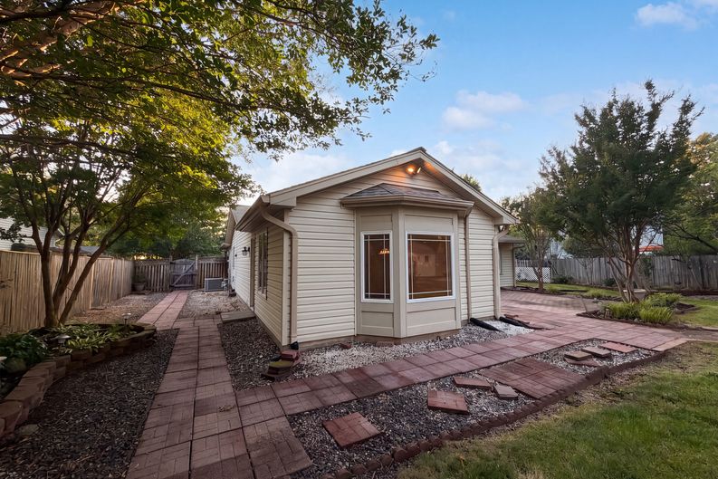 Photo 5 of 51 of 8947 Rosewood St, Manassas, VA