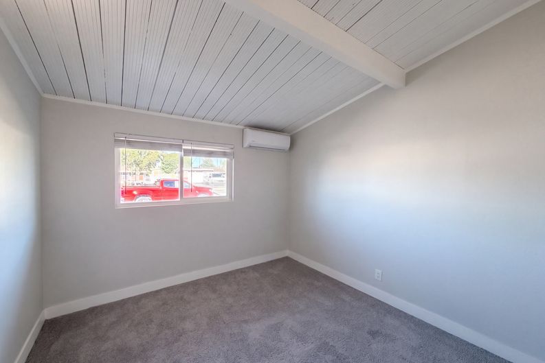 Photo 8 of 14 of 8869 Tangelo Ave, Fontana, CA