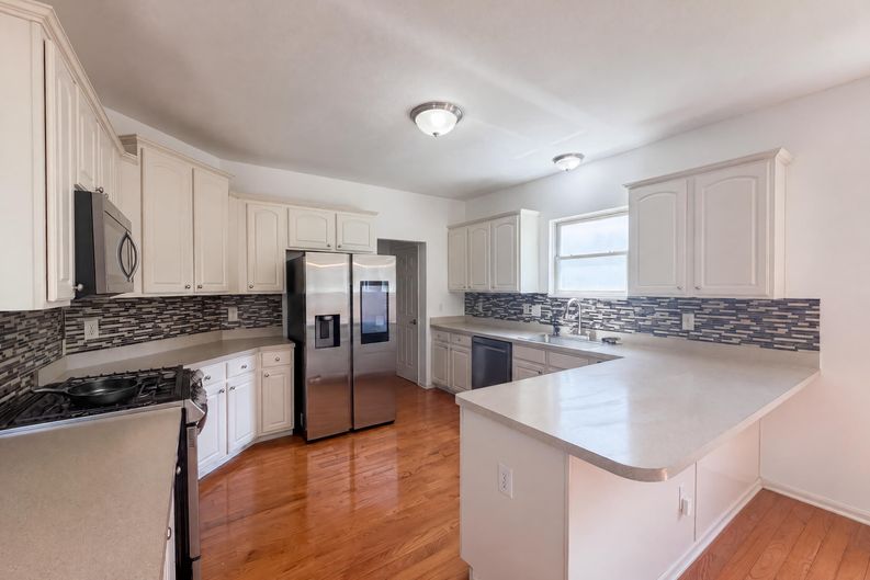 Photo 6 of 38 of 8171 Shady Maple Dr, Canal Winchester, OH