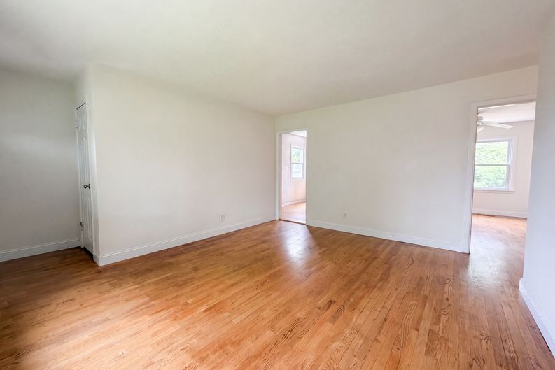 Photo 7 of 18 of 1 Winstead Pl, Florissant, MO