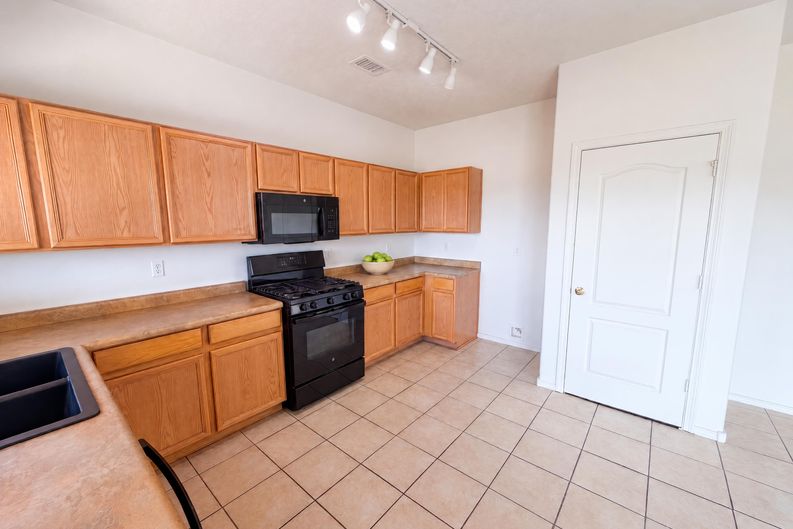 Photo 9 of 24 of 696 Troon Dr SE, Rio Rancho, NM