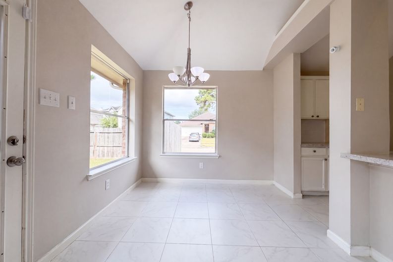 Photo 9 of 19 of 3419 Foursome Ln, Sugar Land, TX