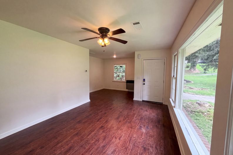 Photo 6 of 18 of 856 Glenway Dr, Atlanta, GA