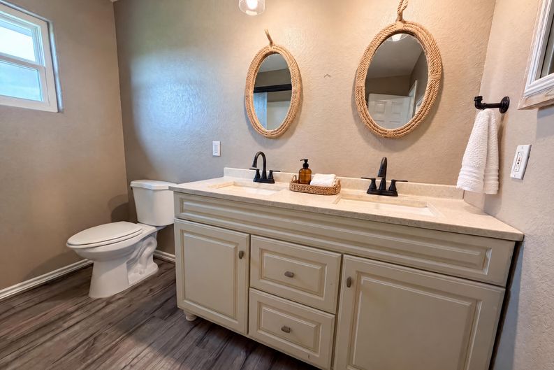Photo 13 of 19 of 552 Marshall Johnson Ave S, Port Lavaca, TX